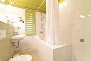 Отель HOF HOTEL Каунас Апартаменты с балконом-5